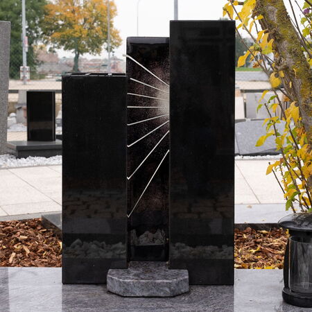 Absoluto Black Stelen mit Glasornament